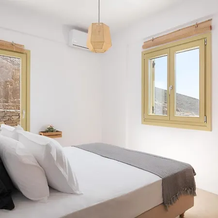 Vila Spectacular Kythnos | Elan | 3 Bedrooms | Spacious Terrace With Shared Infinity Pool & Panoramic Sea Views | Located On Top Of Kastella Beach | Stimata Mérichas